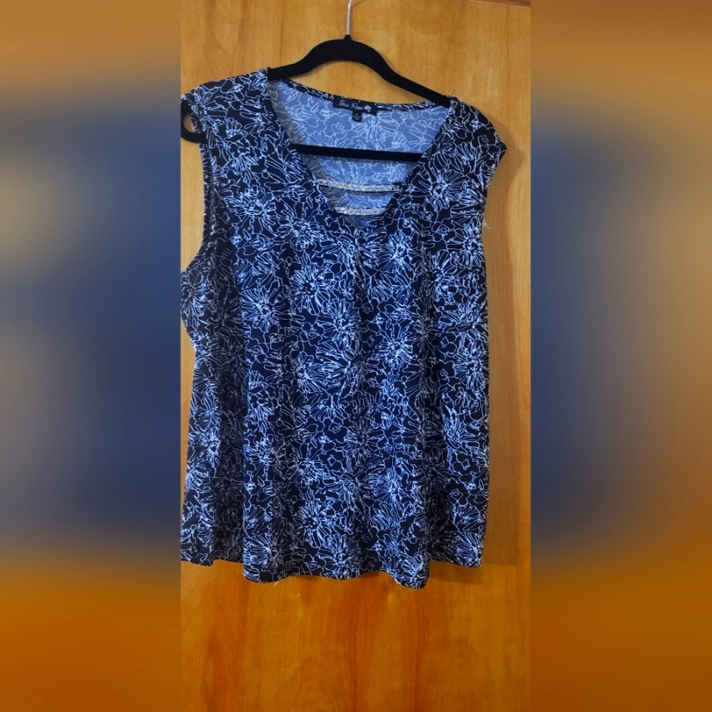 Top Sleevless Black and White Embellished